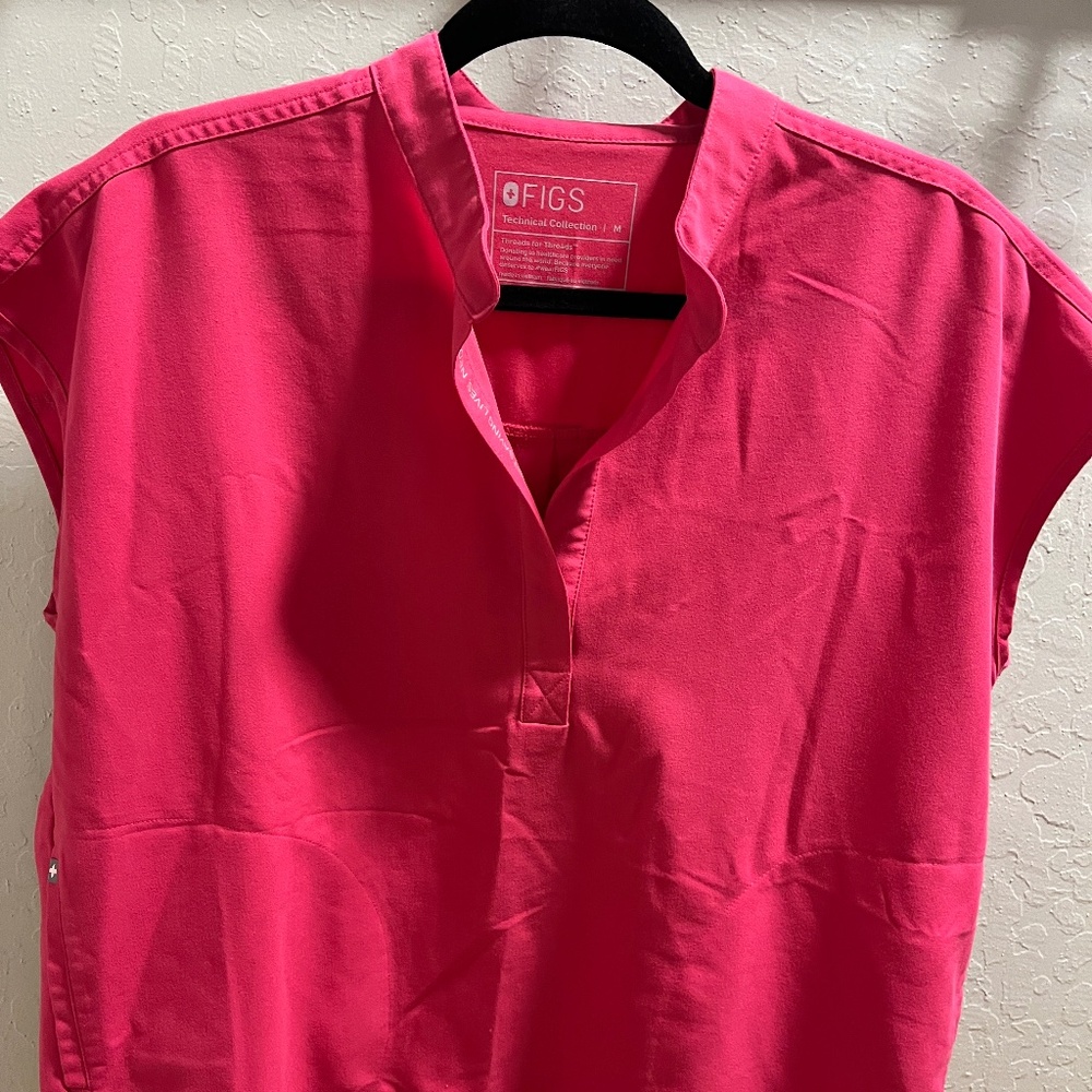 BNWT FIGS RAFAELA TOP - HOT PINK